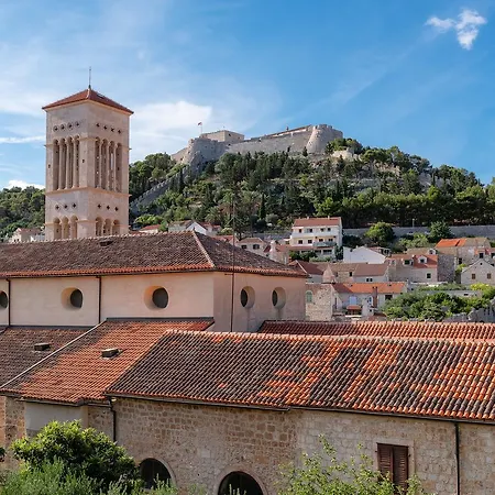 Kampanel 10 * Hvar Town