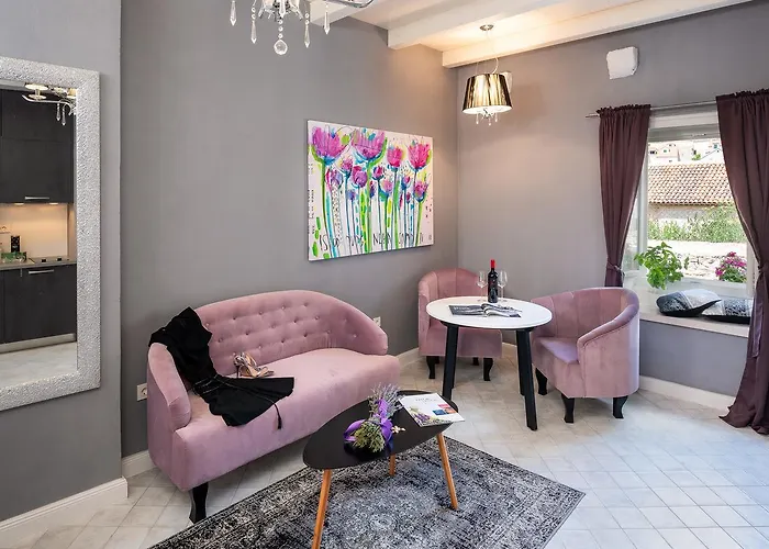 アパート Kampanel 10 フヴァル